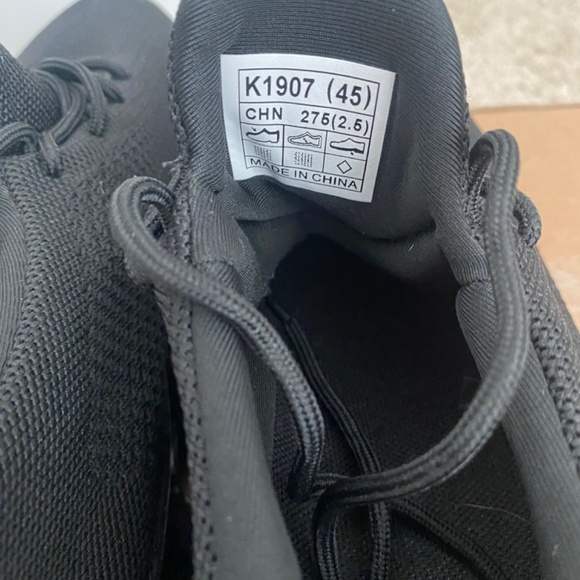 New In Box Men’s Black Sneakers Size 11 - Picture 5 of 5